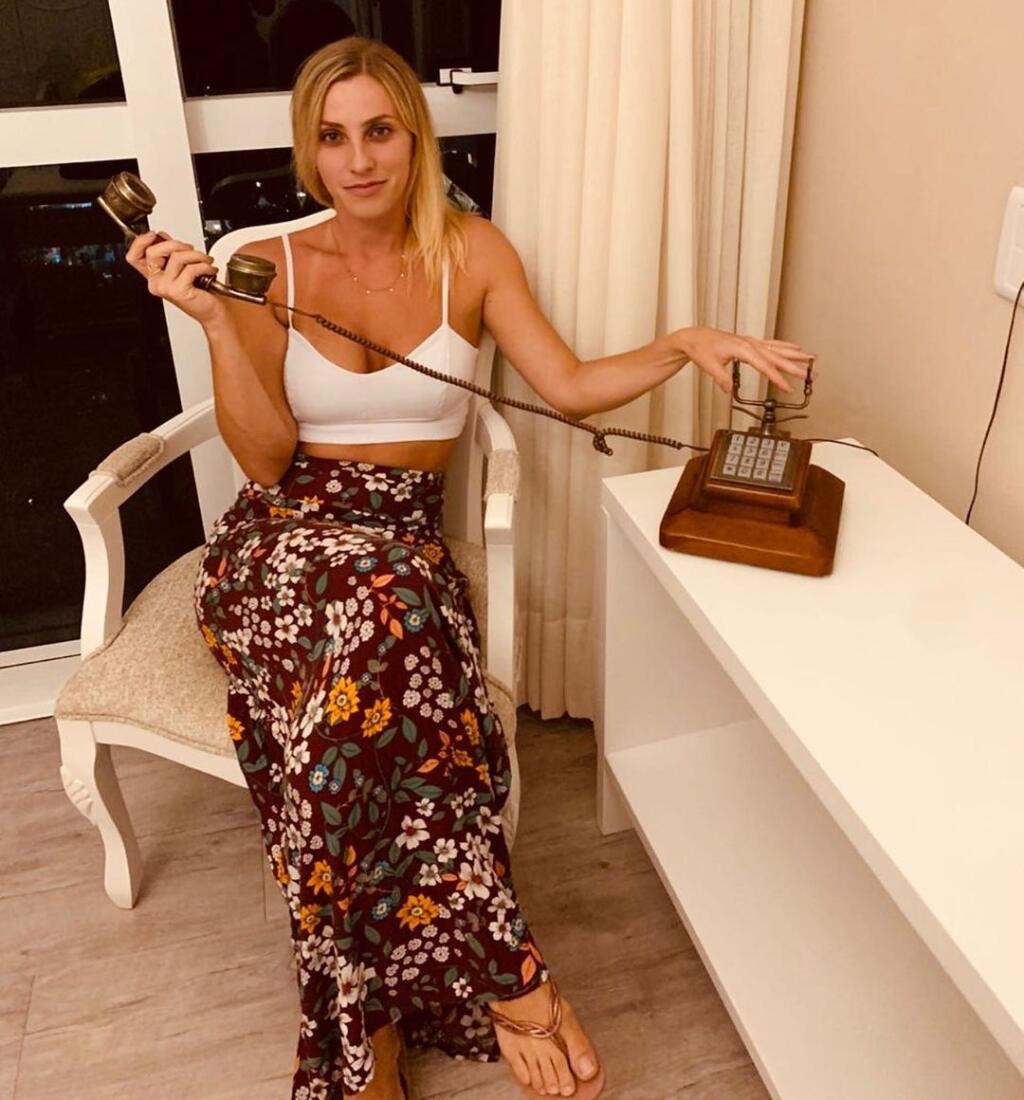 Žiadna rozhodkyňa sa nemôže pochváliť takou popularitou, Colombovú na instagrame sleduje 881-tisíc followerov, ktorých oči poteší aj takýmito zábermi.