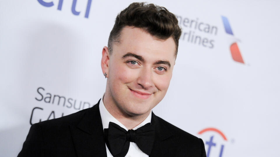 Spevák Sam Smith počas príchodu na 57. udeľovanie hudobných cien Grammy v americkom Los Angeles 8. februára 2015.