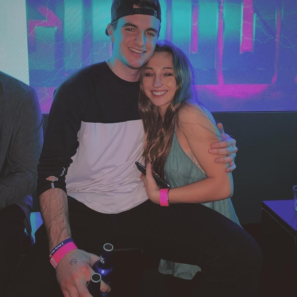 Ryan Shea s priateľkou Oliviou.