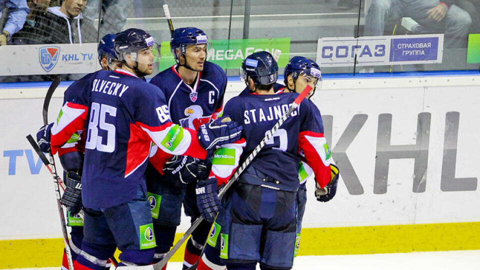 Hokejisti bratislavského Slovana si ako nováčik v KHL počínajú výborne.