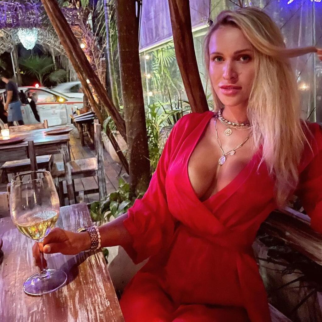 Slováková s Kozákom vyrazili do Mexika, odkiaľ najmä sexi blondína uverejňuje poriadne horúce fotografie. Chváli sa najmä nadupaným dekoltom.
