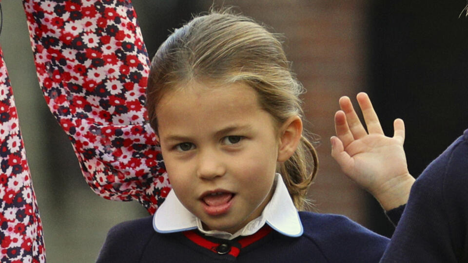 Princezná Charlotte počas svojho prvého školského dňa.