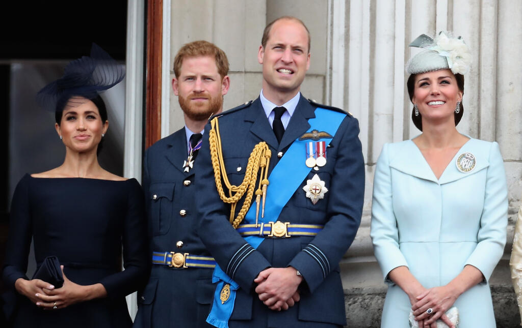 LONDON, ENGLAND - JULY 10: (L-R) Meghan, Duchess of Sussex, Prince Harry, Duke of Sussex, Prince William, Duke of Cambridge and Catherine, Duchess of Cambridge watch the RAF flypast on the balcony of Buckingham Palace, as members of the Royal Family attend events to mark the centenary of the RAF on July 10, 2018 in London, England. (Photo by Chris Jackson/Chris Jackson/Getty Images) (Photo by Chris Jackson/Getty Images)