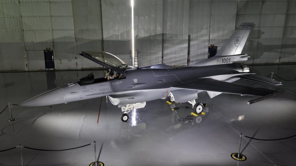 Stíhačka F-16.