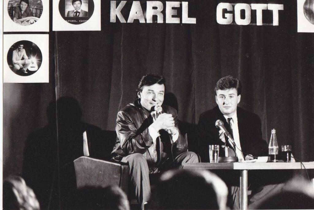 Popularita Karla Gotta vystúpila k výšinám. V roku 1962 si ho zobrala pod krídla úspešná hudobná firma Supraphon. Za rok 1963 už mal v ruke prvého Zlatého slávika.