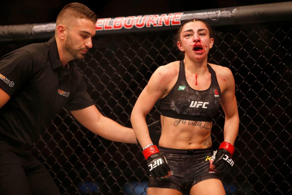 Тип памяти ufs. Надя Кассим боец. Девушка Кассем боец юфс. Надя Касем UFC. Джорджия UFS.