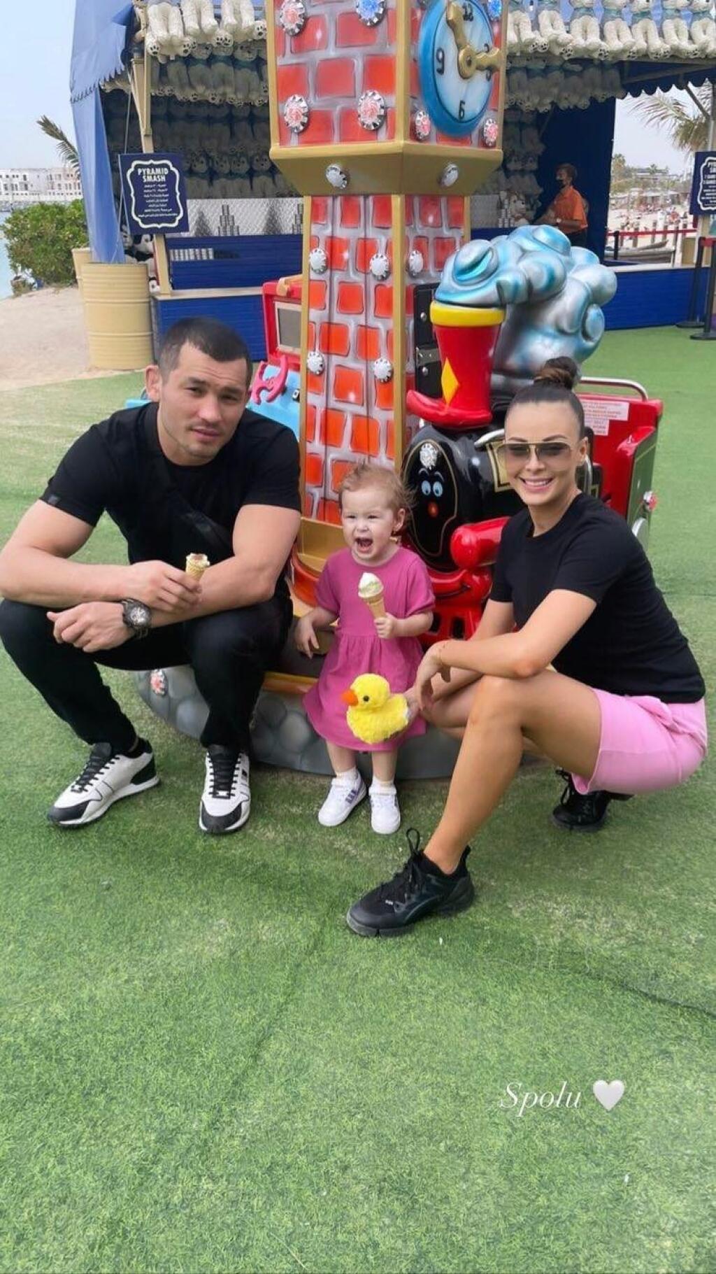 Zápasník MMA Makhmud Muradov a Monika Bagárová sú aktuálne v Dubaji a po rozchode ani stopy. Párik opäť prežíva zamilované obdobie.