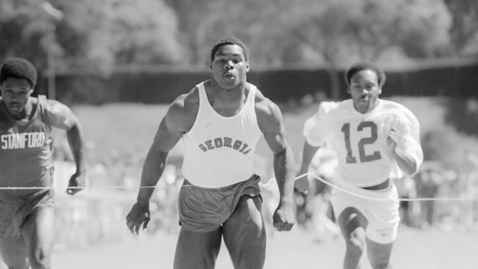 Jim Hines (v strede) zomrel vo veku 76 rokov