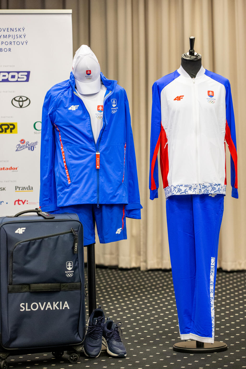 Slovenský olympijský a športový vybor predstavil voľnočasové a športové oblečenie pre členov slovenskej výpravy na OH Tokio 2020.