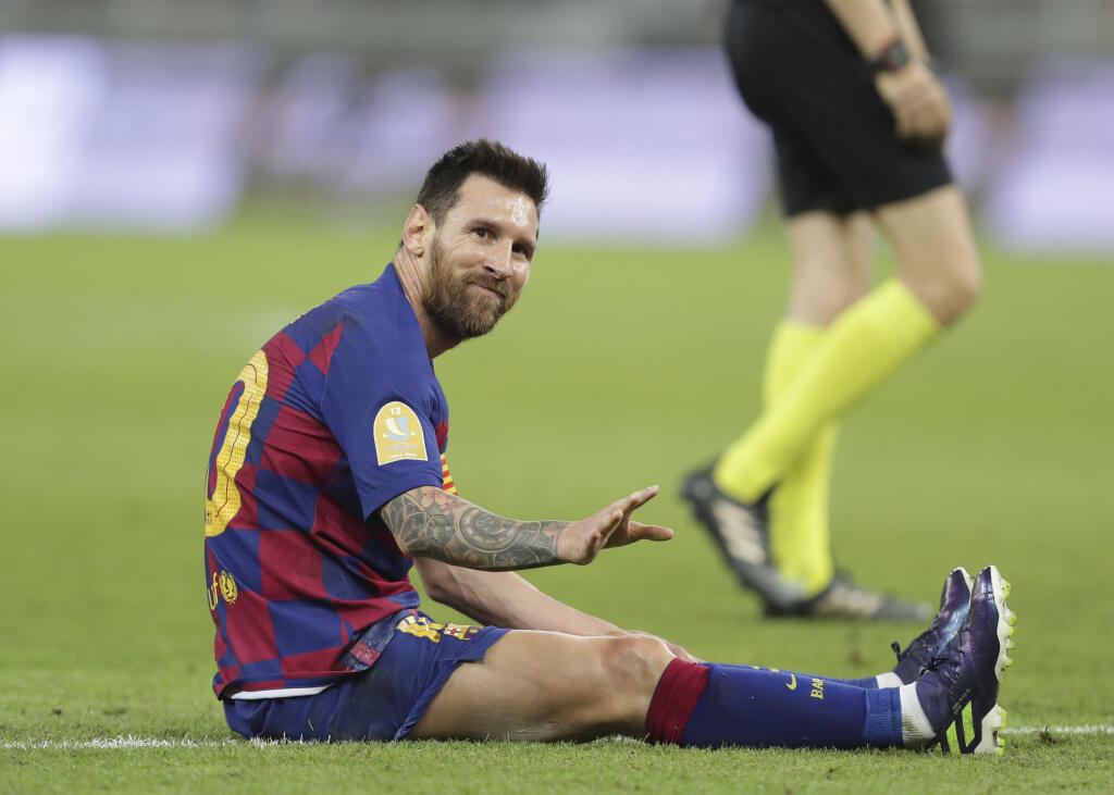 JB 36 Džidda - Hráč Barcelony Lionel Messi reaguje vo futbalovom zápase semifinále španielskeho Superpohára FC Barcelona - Atletico Madrid v Džidde 9. januára 2020. FOTO TASR/AP
Barcelona's Lionel Messi reacts during the Spanish Super Cup semifinal soccer match between Barcelona and Atletico Madrid at King Abdullah stadium in Jiddah, Saudi Arabia, Thursday, Jan. 9, 2020. (AP Photo/Hassan Ammar)