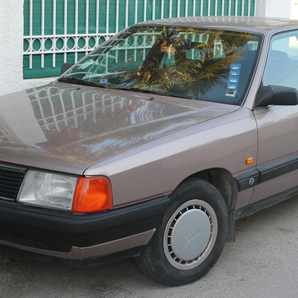 Tretia generácia Audi, ktorá je na obrázku, bola uvedená na trh v septembri 1982