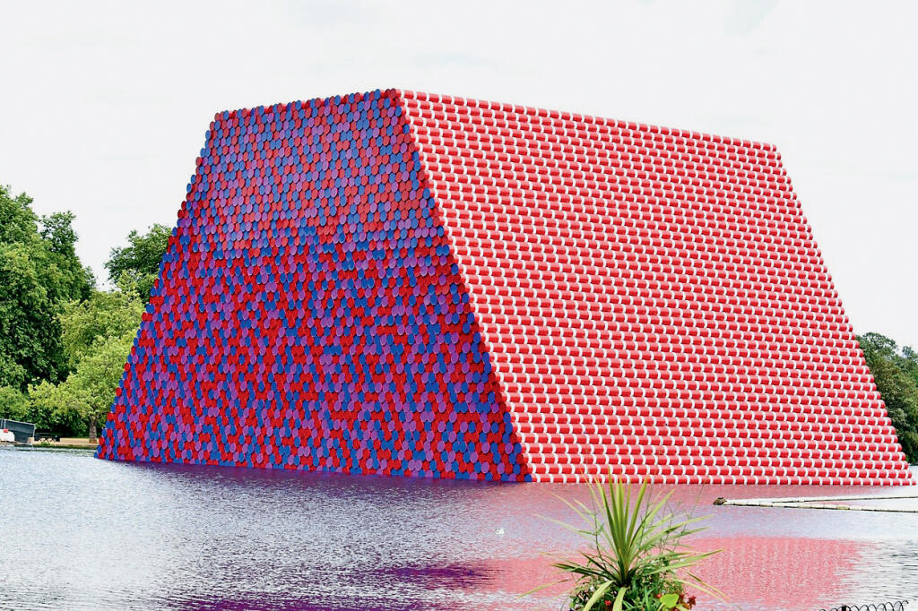 Starší projekt Mastaba z Hyde Parku vznikne v ešte väčšej mierke v Abú Zabí