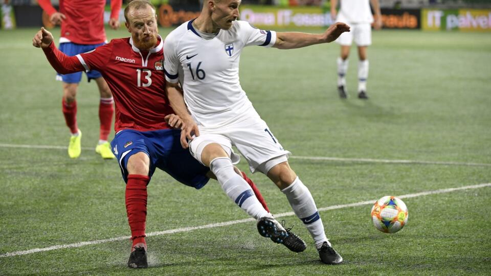 Juha Pirinen (vpravo) bude obliekať dres AS Trenčín.