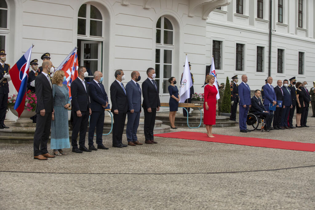 Slovenskí oympionici skladajú prisahu do rúk prezidentky Zuzany Čaputovej pred odletom do Tokia.