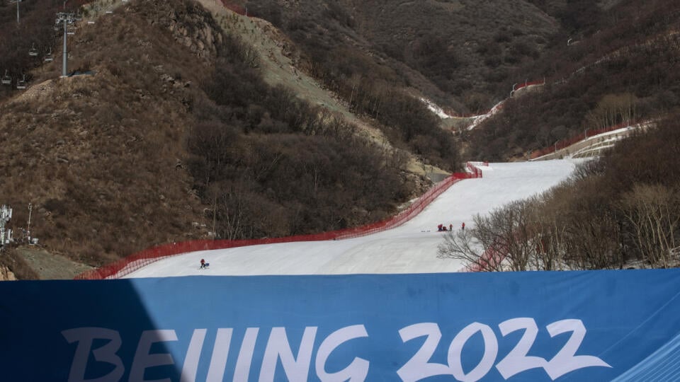 Stredisko zjazdového lyžovania na olympiáde môže trápiť piesok.