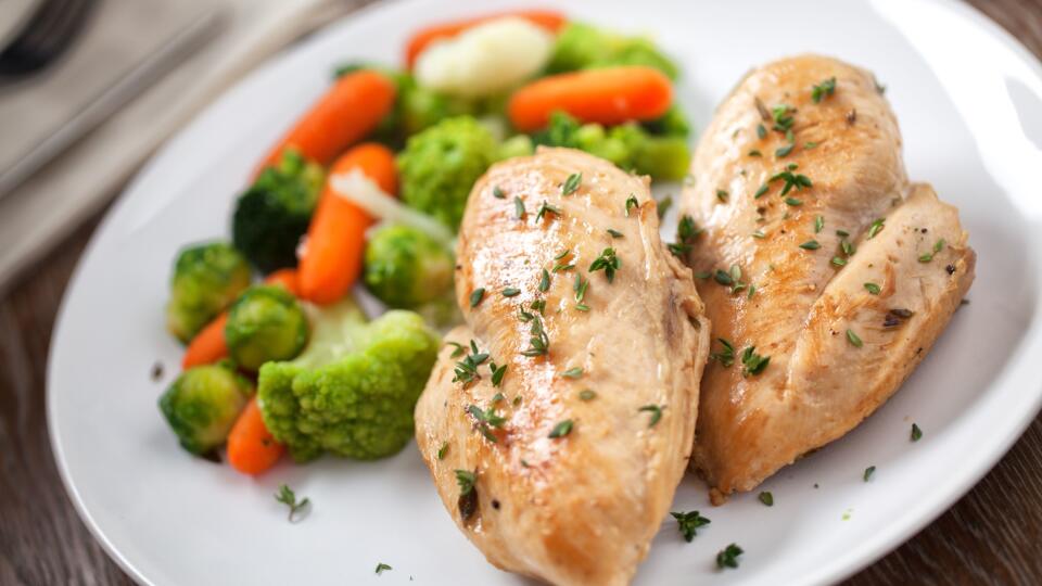 Grilled chicken breast with mixed vegetables