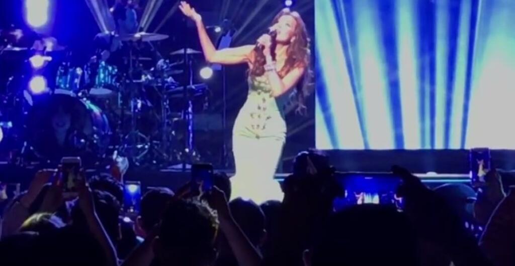 Thalía na svojich koncertoch ohuruje nielen spevom a tancom, ale aj krásnymi kostýmami.