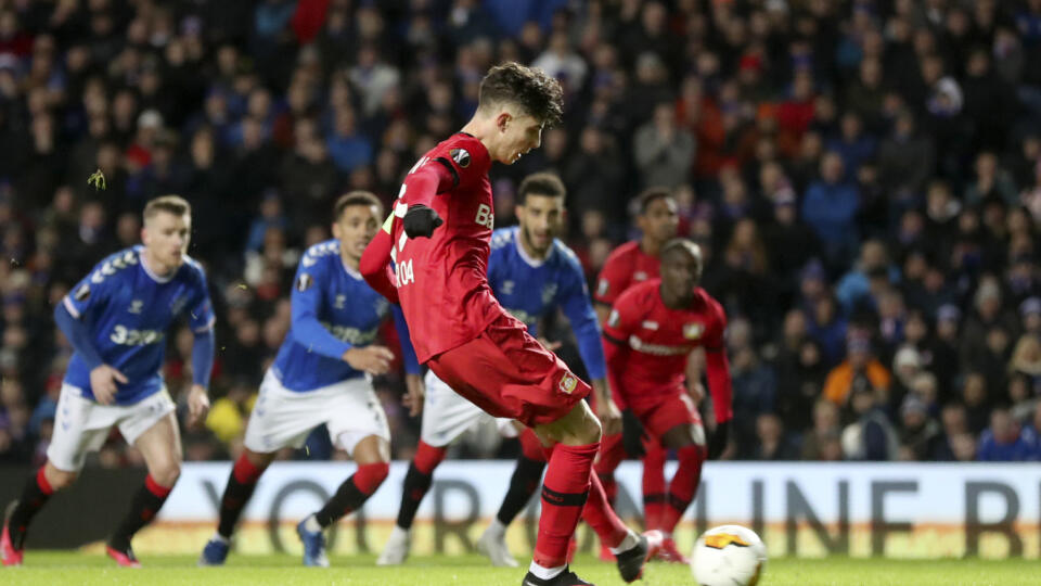 Glasgow Rangers nestačil na Bayer Leverkusen, ktorý v Ibrox Parku vyhral gólmi 20-ročného veľkého talentu nemeckého futbalu Kaia Havertza, čílskeho stredopoliara Aranguiza a jamajského útočníka Leona Baileyho.