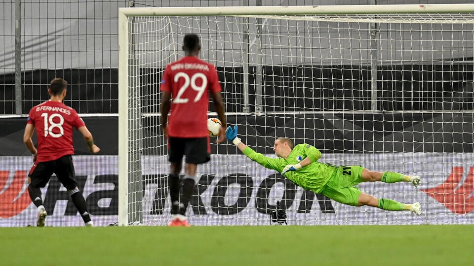 Futbalisti Manchestru United a Interu Miláno postúpili do semifinále Európskej ligy. V pondelkovom štvrťfinále v Kolíne nad Rýnom Manchester zdolal FC Kodaň 1:0 po predĺžení, rozhodujúci gól strelil z jedenástky Bruno Fernandes. Ich súper v boji o finále vzíde zo zápasu Wolverhampton Wanderers - FC Sevilla.