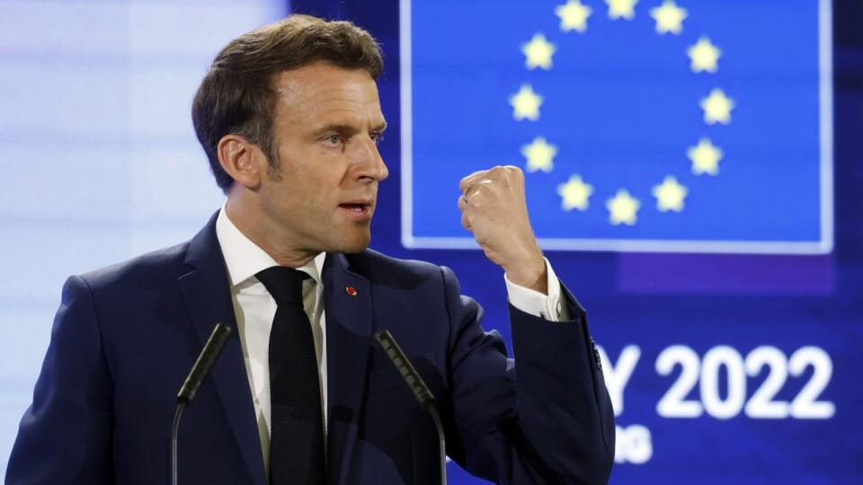 JB 2 Štrasburg - Francúzsky prezident Emmanuel Macron počas prejavu na Konferenci o budúcnosti Európy v Štrasburgu 9. mája 2022. FOTO TASR/AP
French president Emmanuel Macron gestures as he delivers a speech during the Conference on the Future of Europe, in Strasbourg, eastern France, Monday, May 9, 2022. Macron traveled to Strasbourg on Monday as the final report on the Conference of Europe was set to be presented by EU institutions leaders. France currently holds the six-month rotating presi
