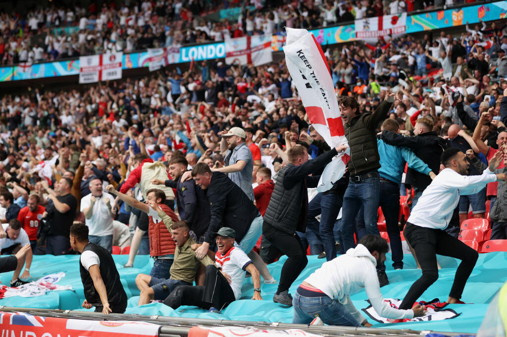 Na londýnskom Wembley sledovalo triumf Anglicka nad Nemeckom vyše 40.000 divákov.