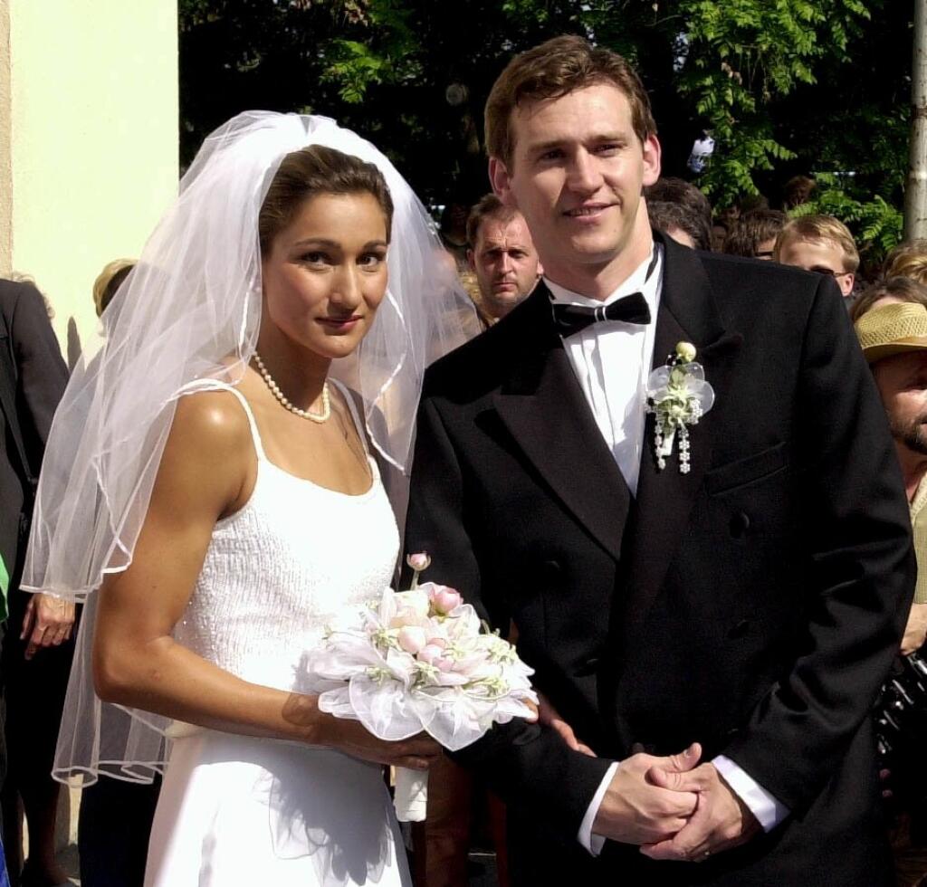 V roku 2001 sa martina Moravcová vydala za Martina Valka.