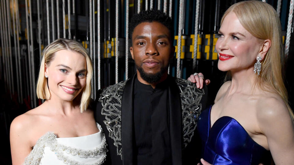 Chadwick Boseman s herečkami Margot Robie a Nicole Kidman.