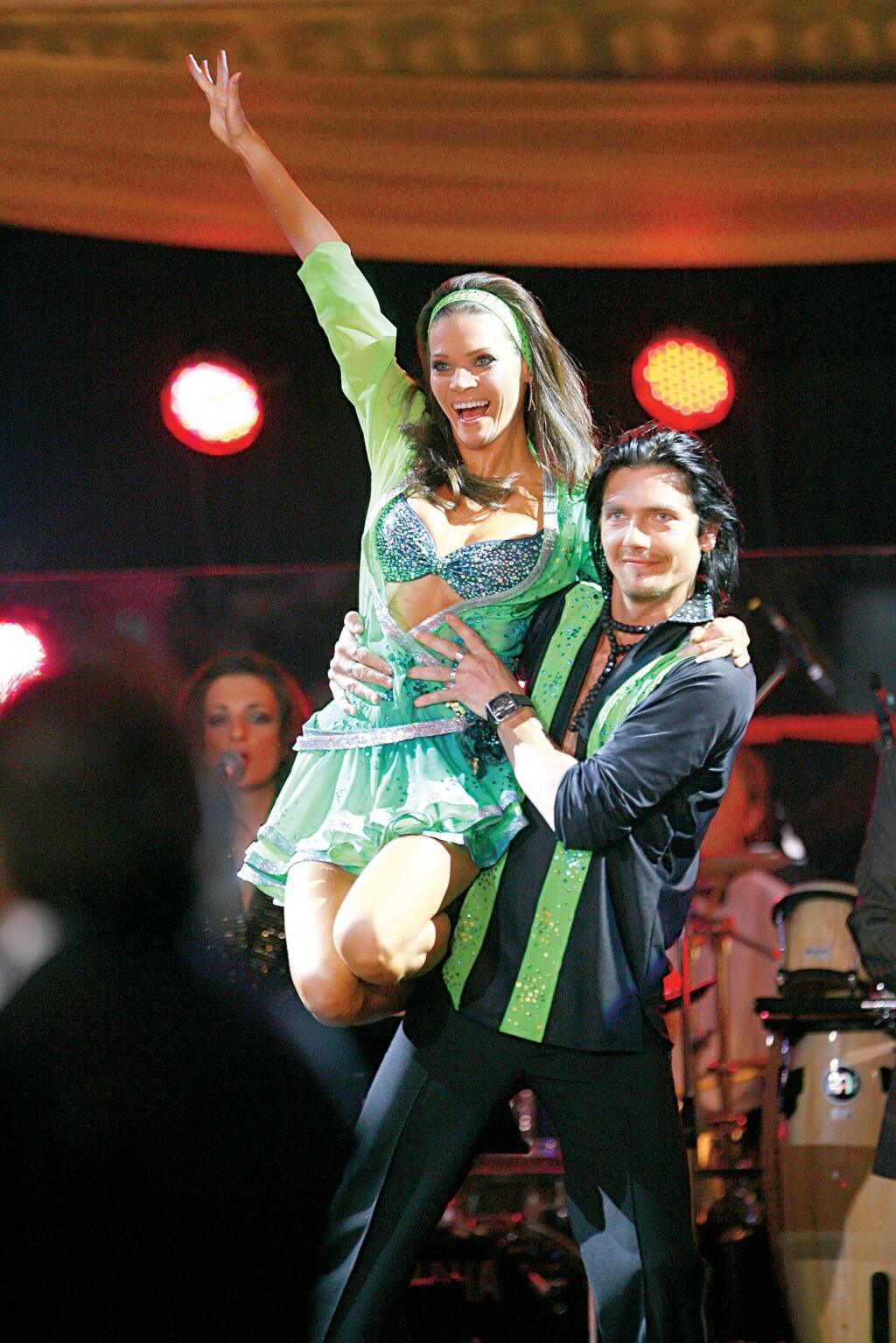 Modelka Andrea Verešová, tanečný partner Peter Čadek, súťaž Let's dance, tanec
Foto: Michal Smrčok
Uverejnené: Šarm č. 18/09
pôvodný súbor:IMG_foto MICHAL SMRCOK_78812.eps