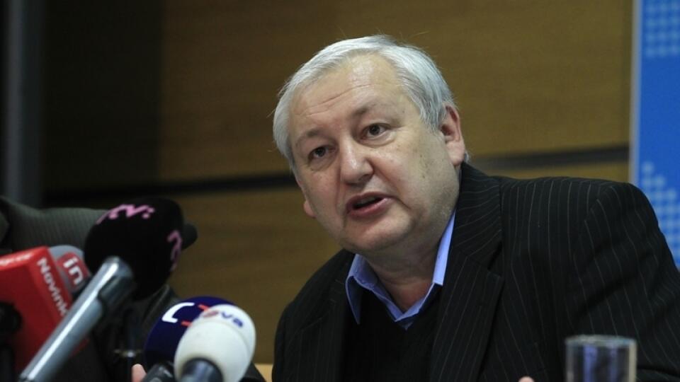 Václav
Henych: Šéfuje
odboru, ktorý
je zodpovedný
za registráciu
kandidátov.