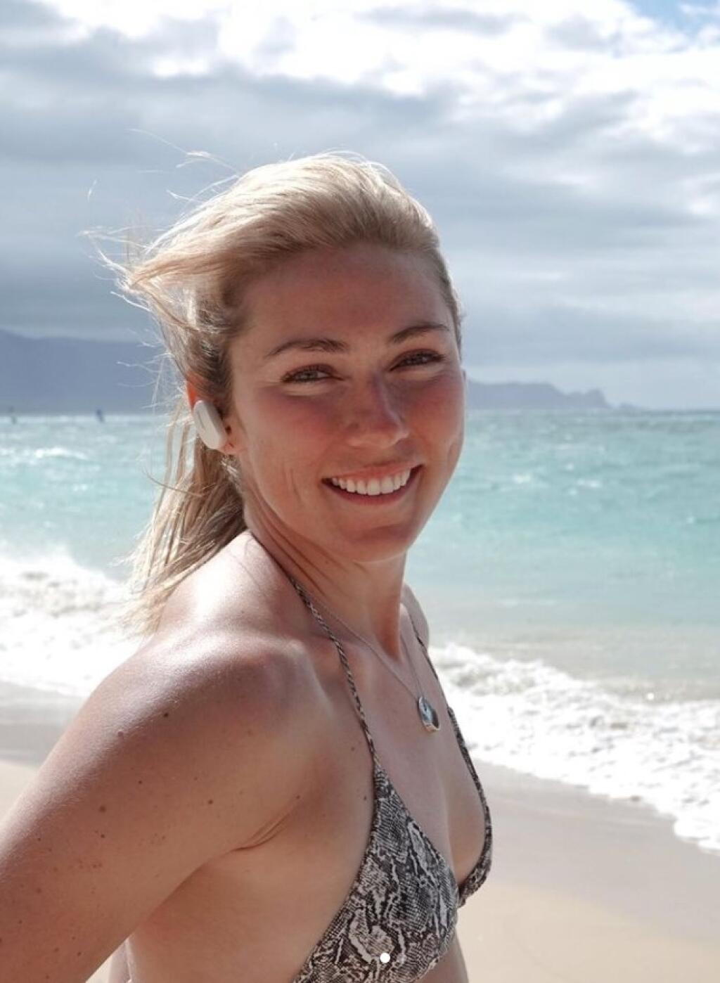 Aj Mikaela Shiffrinová sa pochválila fotografiami z dovolenky. Fanúšikovia sa môžu pokochať jej výstrihom.