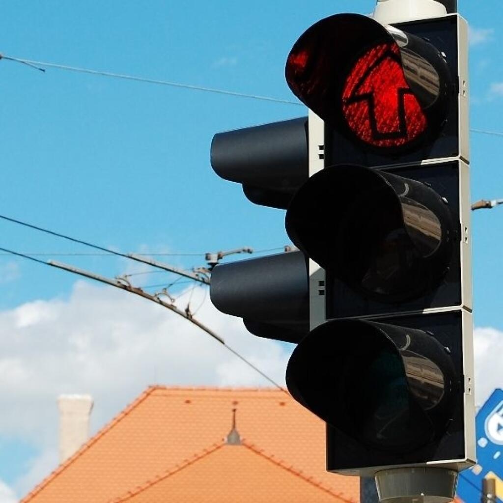 Na semaforoch má pribudnúť štvrtá farba: Pre koho bude BIELE SVETLO ...