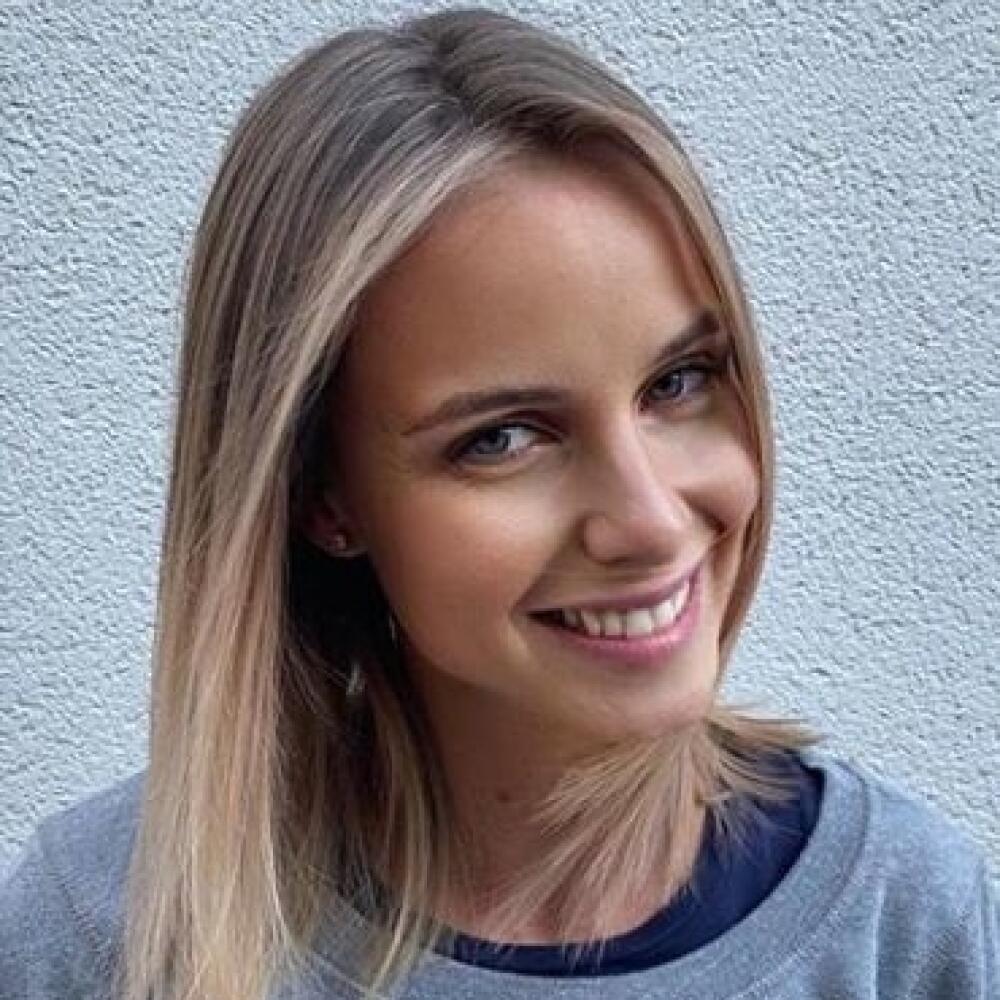 Nele nový účes mimoriadne pristane.