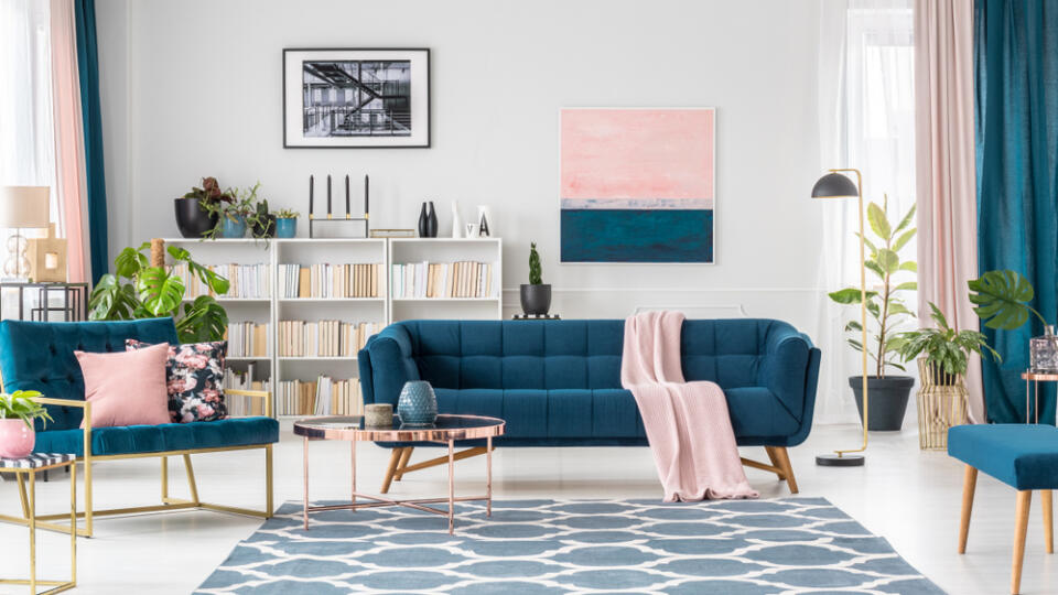 Patterned,Carpet,In,Pink,And,Blue,Living,Room,Interior,With