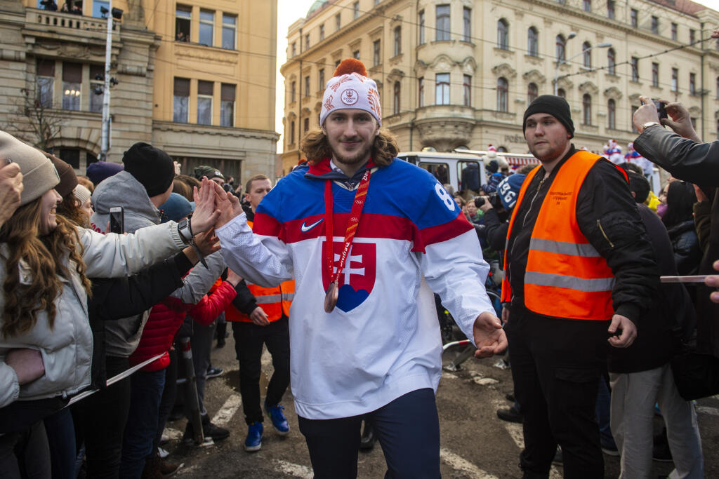 Regendovi k zviditeľneniu a ceste do NHL pomohli aj výkony v reprezentácii počas olympiády, odkiaľ má doma bronzovú medailu.