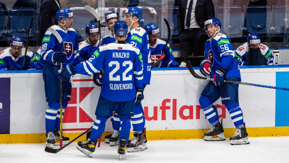 Finálový hokejový zápas turnaja OH kvalifikácie medzi Slovenskom a Bieloruskom, ktorý sa odohral na štadióne A. Nepelu v Bratislave. Na snímke je Kristian Pospíšil, Samuel Kňažko a Marko Dano.