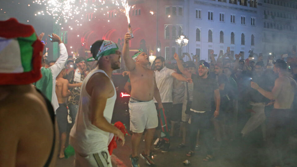 Oslavy postupu Alžírska.