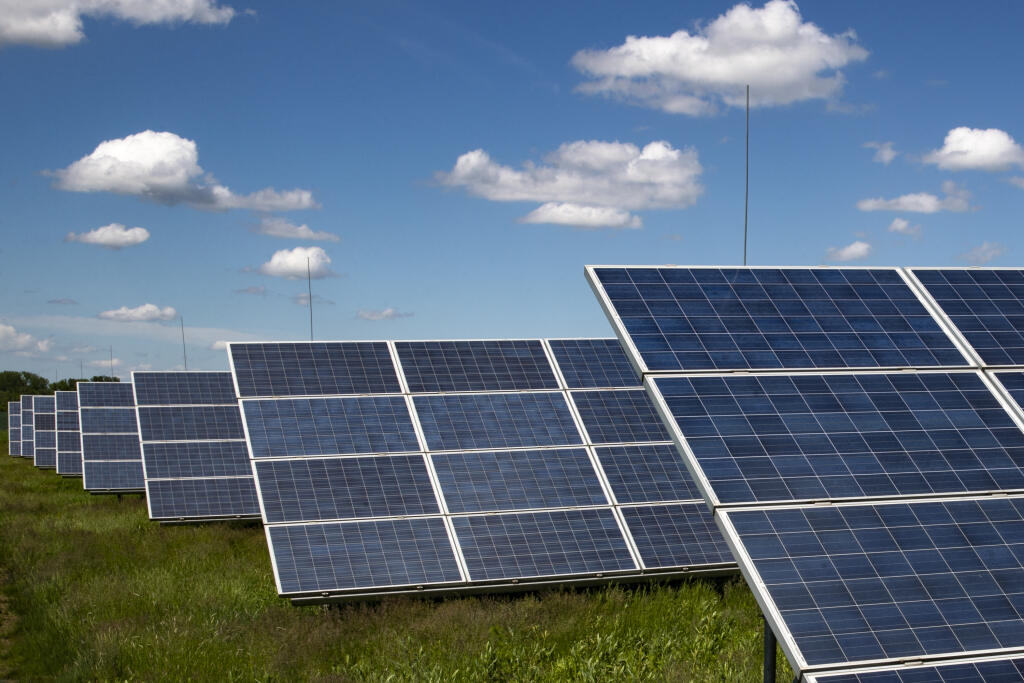 Fotovoltaická elektráreň v blízkosti obce Dolné Lefantovce.
