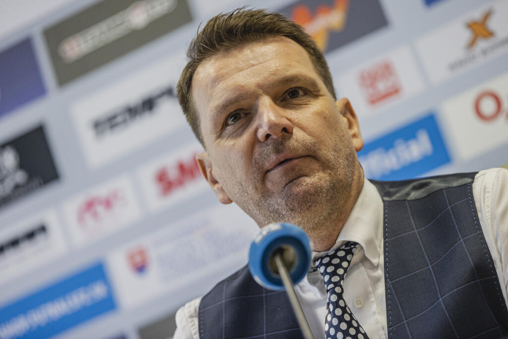 Staronový tréner našej futbalovej reprezentácie Štefan Tarkovič si z konkurencie v podobe Vladimíra Weissa staršieho ťažkú hlavu nerobil.