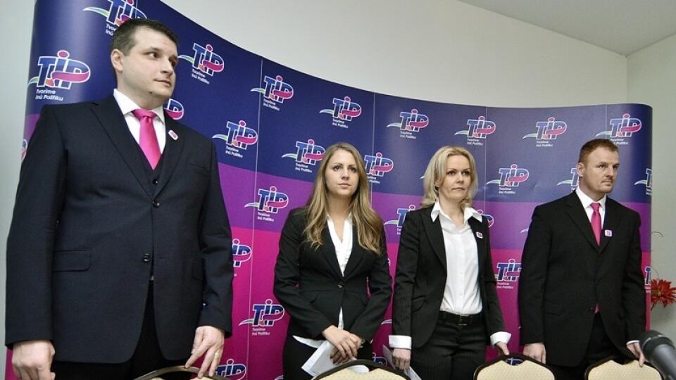 Na snímke novozvolené predsedníctvo strany. Sprava predseda strany Tomáš Hudec, podpredsedovia Jana Vološinová, Ivana Augustinská a Martin Schwantzer.