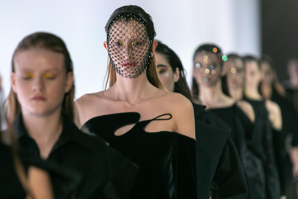 Kolekcia Narcissus dizajnéra Borisa Hanečku na Fashion LIVE! 2021.