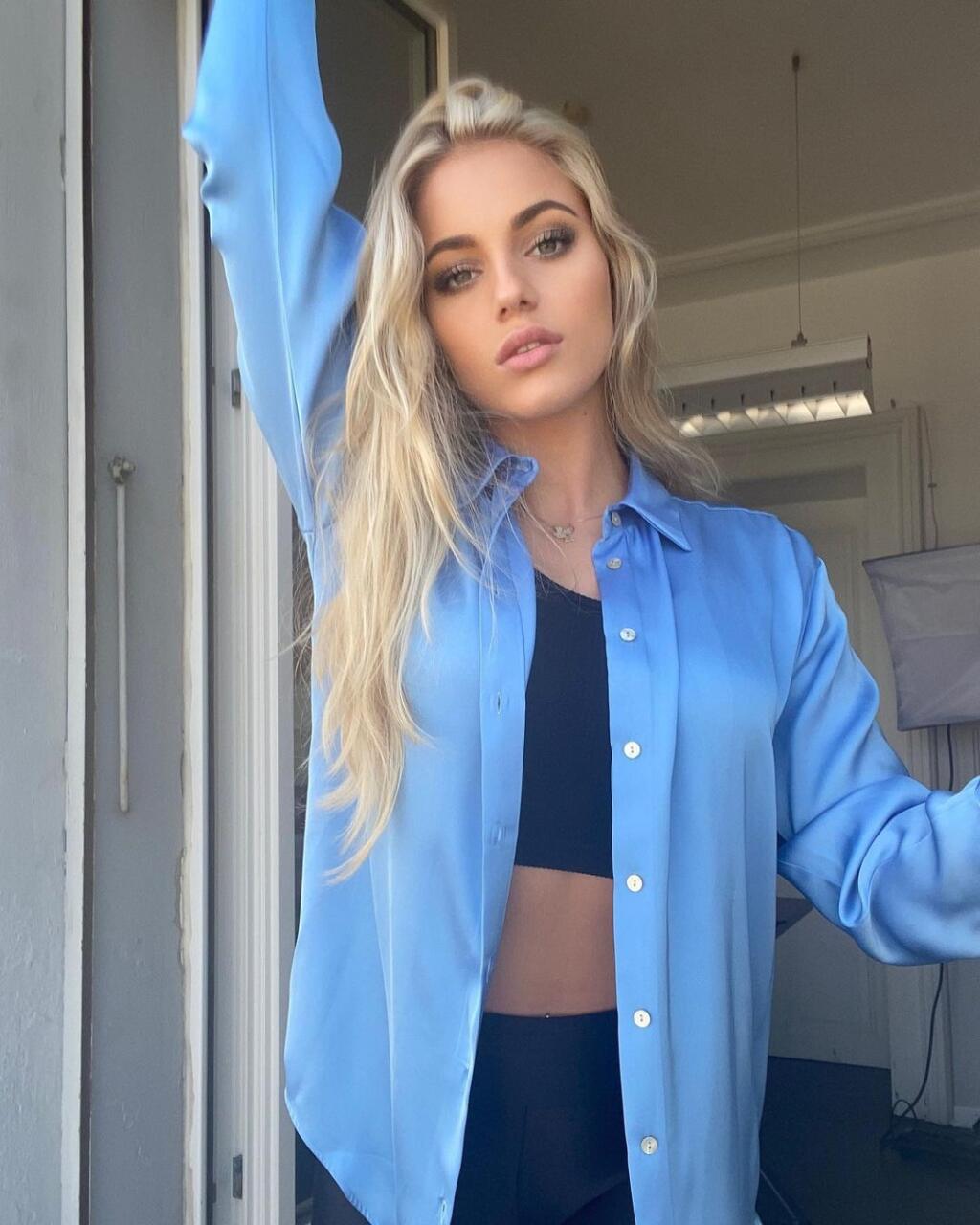 Sexi Ana Maria Markovič sa okrem futbalu živí aj modelingom. Určite sa v ňom nestratí.