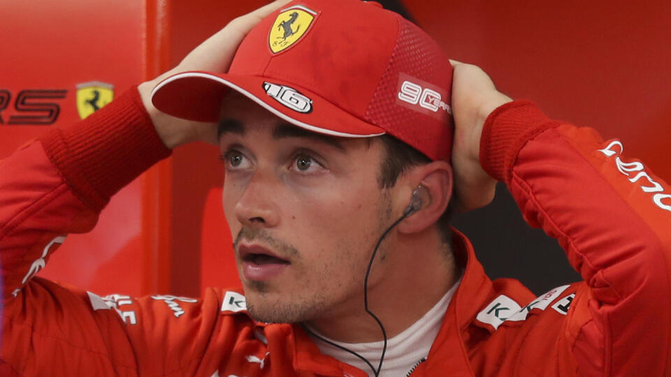 Monačan Charles Leclerc na Ferrari sa stal víťazom sobotnej kvalifikácie na Veľkú cenu Singapuru F1.