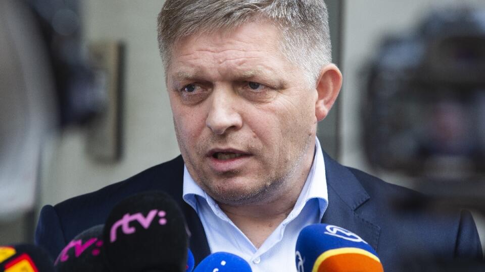 Hospodárske noviny stopli Ficov komentár. Nespĺňal pravidlá, hovorí šéfredaktorka - Predseda Smeru-SD prispieva do denníka pravidelne, tentoraz médium príspevok nezverejnilo