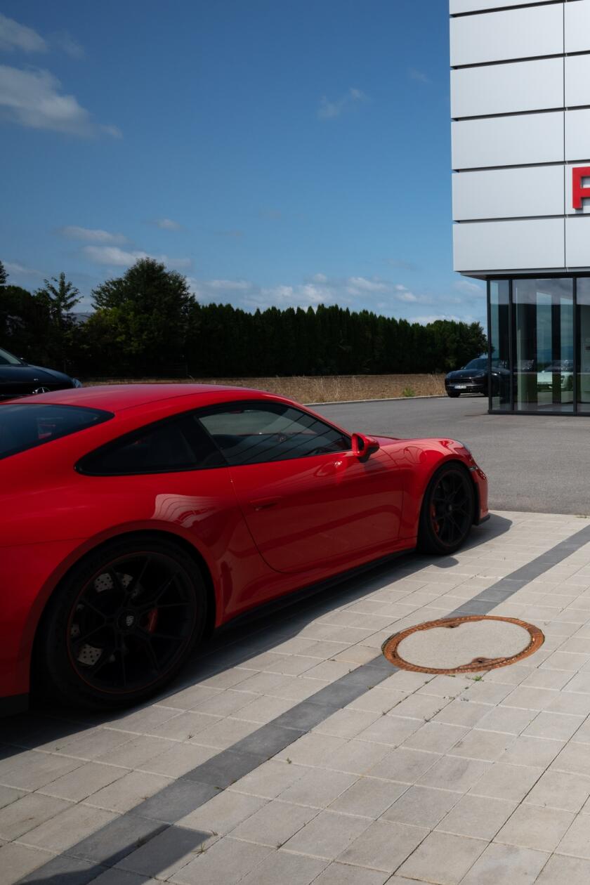 Porsche avertizează cu privire la viitoarele hibrizi și motoare cu ardere internă. Va pierde profiturile viitoare   