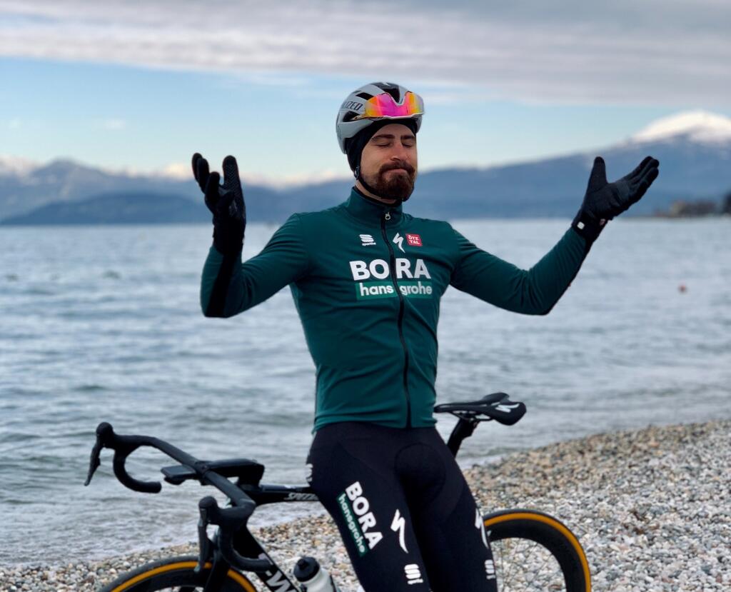 Slovenský cyklista Peter Sagan sa momentálne so svojimi krajanmi z tímu Bora Hansgrohe nachádza na Kanárskych ostrovoch, kde sa pripravujú na nadchádzajúcu sezónu.