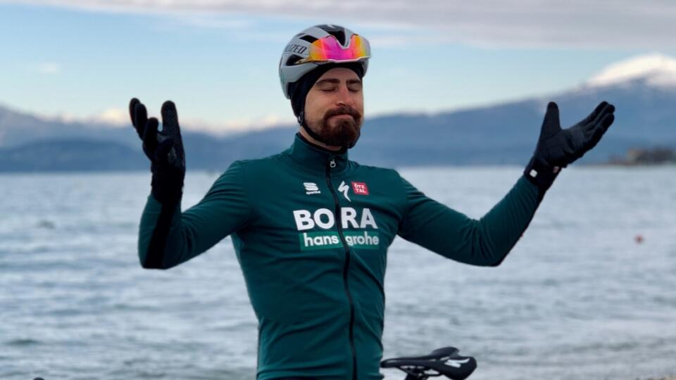Slovenský cyklista Peter Sagan sa momentálne so svojimi krajanmi z tímu Bora Hansgrohe nachádza na Kanárskych ostrovoch, kde sa pripravujú na nadchádzajúcu sezónu.