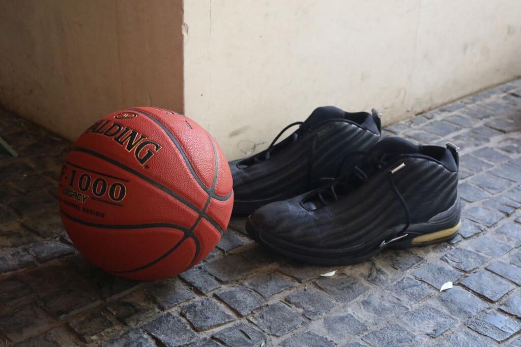 Legendárnemu basketbalistovi Stanislavovi Kropilákovi dali posledné zbohom v bratislavskom krematóriu.