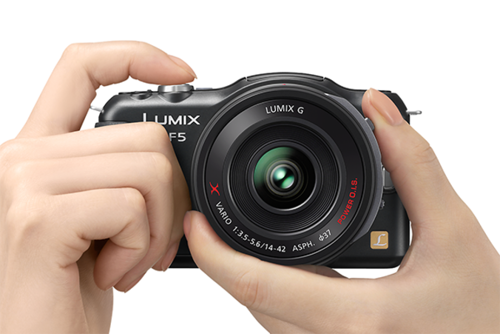 Lumix GF5: Vylepšená ergonómia a displej