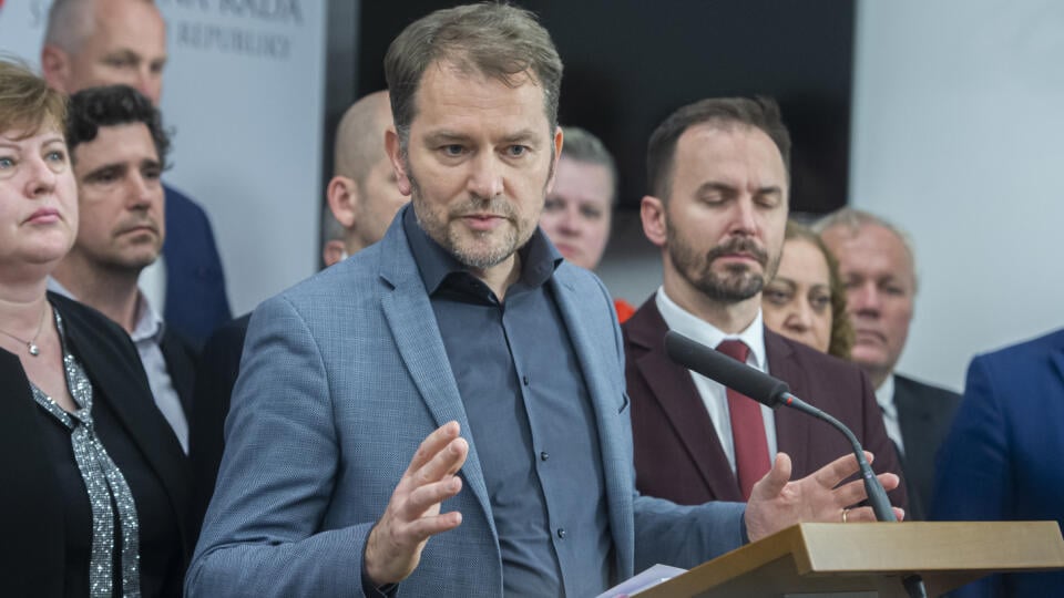 Poslanci parlamentu SR neschválili vydanie do väzby poslanca Roberta Fica (Smer-SD) počas 65. schôdze Národnej rady SR. Za vzatie Fica do väzby boli všetci poslanci SaS, ako aj väčšina poslancov OĽANO s výnimkou Romany Tabák, ktorá nehlasovala, a Kataríny Hatrákovej, ktorá sa zdržala. Na snímke podpredseda vlády SR a minister financií SR Igor Matovič (OĽaNO) počas tlačovej konferencie 4. mája 2022 v Bratislave. FOTO TASR - Martin Baumann