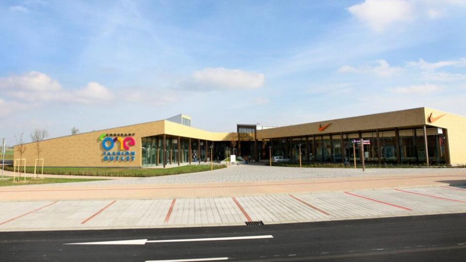 One Fashion Outlet.